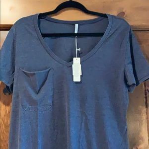 Z supply v-neck picket t-shirt in navy blue